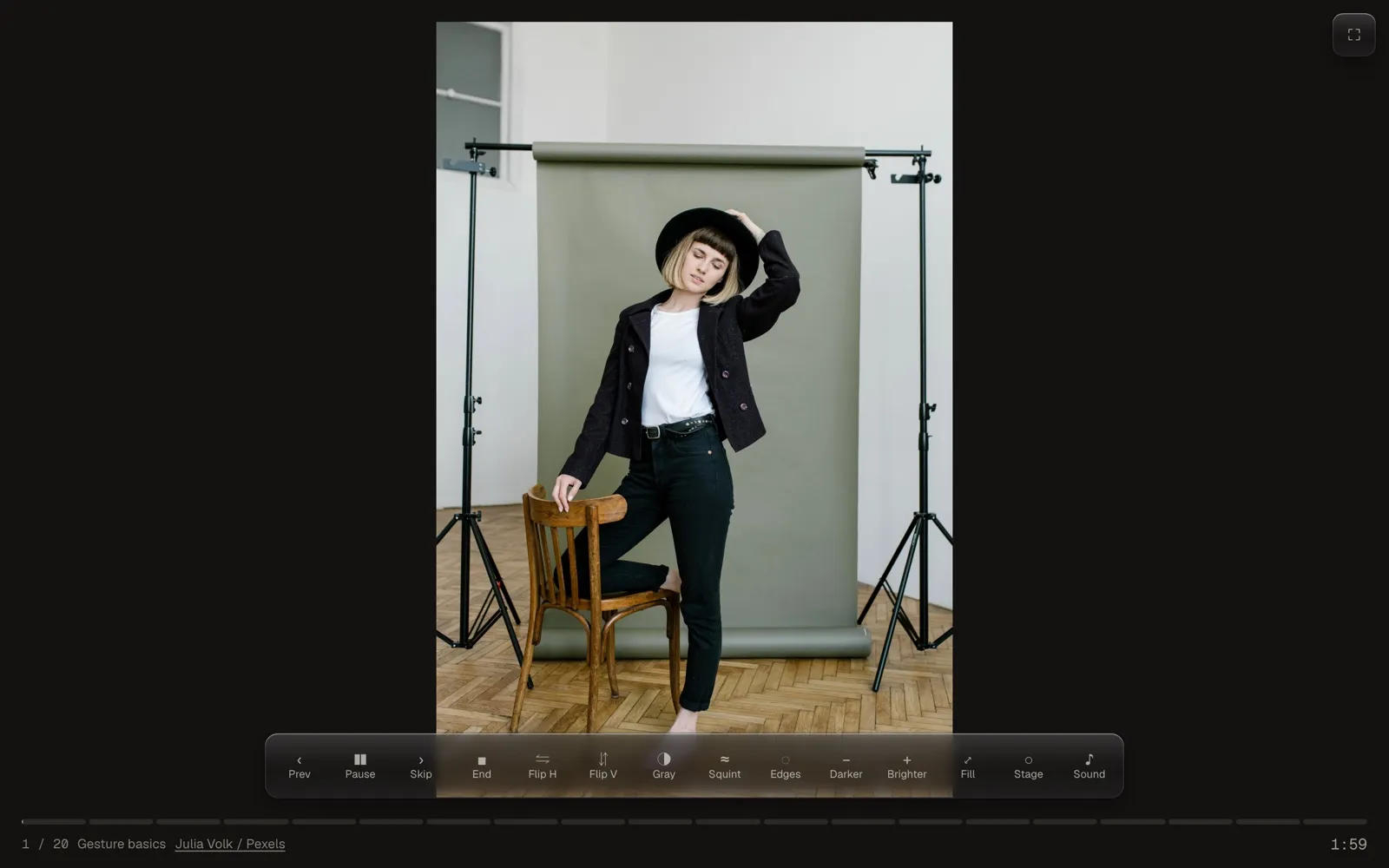 A Tokiyo drawing session: the reference photo, the session controls, and the countdown
